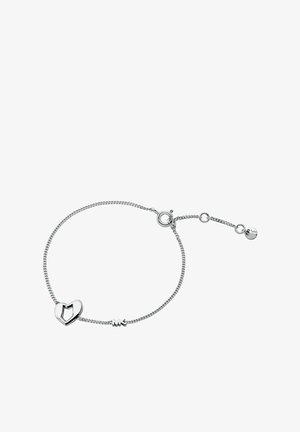 Bracciale d'argento con un ciondolo a forma di cuore con dettagli intagliati e un piccolo logo inciso. Catena regolabile per variazione della dimensione.