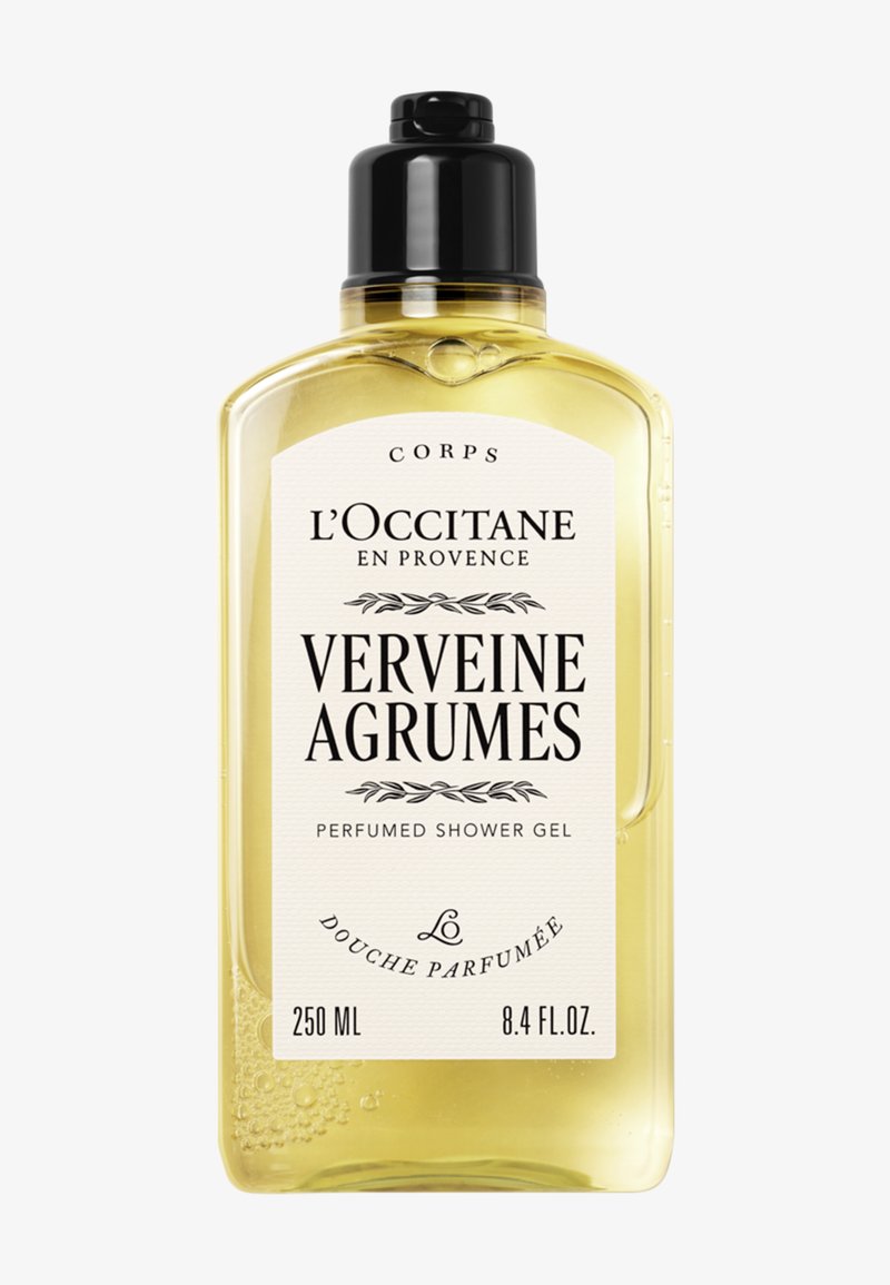 Klar plastikflaske med sort låg indeholdende gul L'Occitane Verveine Agrumes parfumeret brusegel, 250 ml, 8,4 fl oz.