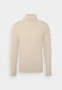 Suéter de tortuga de punto cable beige con mangas largas y puños y bajo acanalados sobre fondo liso.