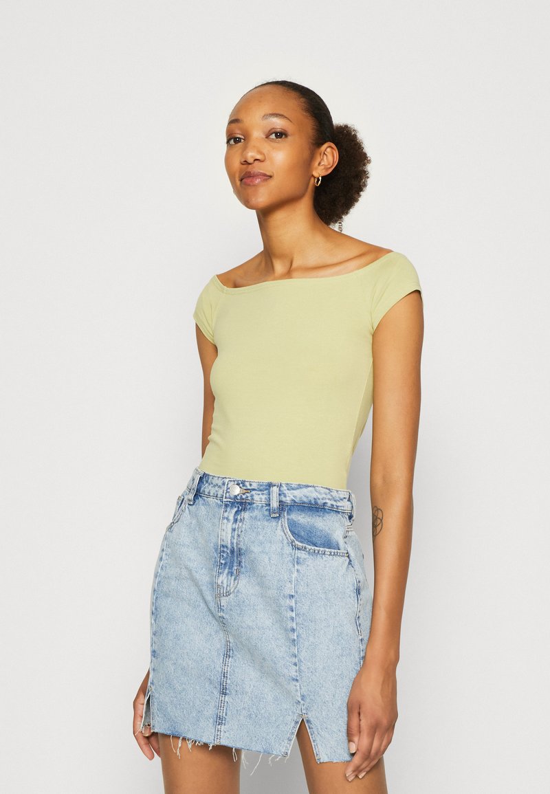 Weekday OFF SHOULDER Tshirt imprimé yellow green/vert ZALANDO.FR