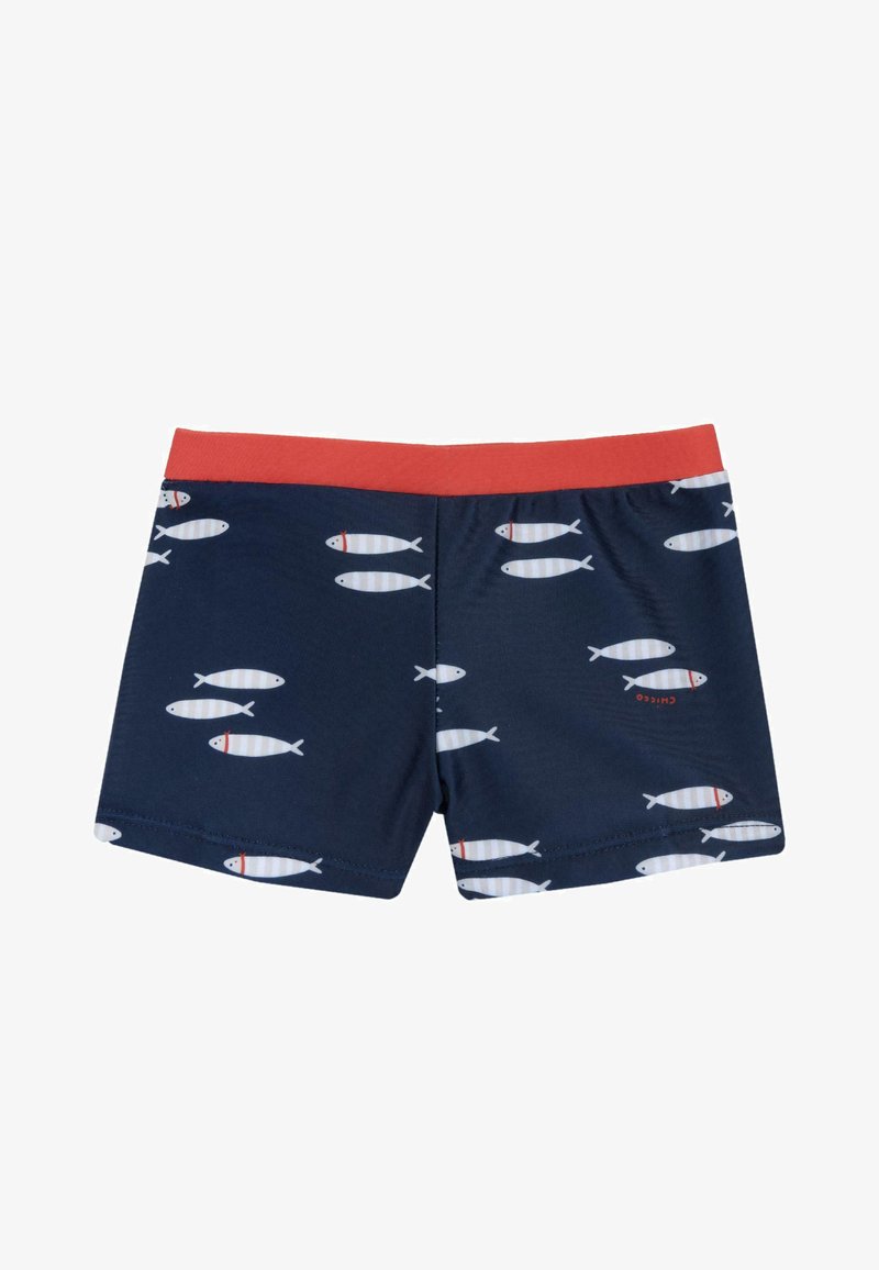 Shorts de bain bleu marine avec une ceinture élastique rouge, ornés d'un motif de poissons blancs avec des accents rouges. Fabriqués en tissu léger.