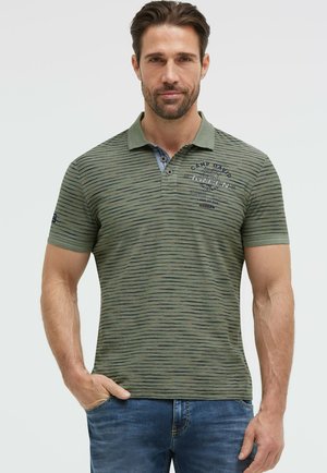Camp David, CAMP DAVID POLOSHIRT MIT MULTICOLOR-STREIFEN UND BACK-ARTWORK - Poloshirt - green olive