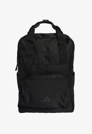 Sac à dos noir en tissu texturé, doté de deux bretelles, d'une poignée supérieure, d'une poche zippée à l'avant et d'une poche en maille sur le côté.