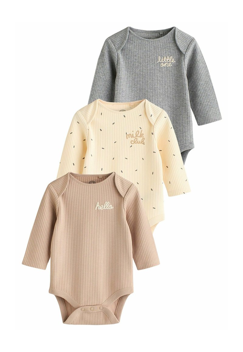 Drie longsleeve bodysuits van ribgebreid materiaal. Kleuren: grijs met "little one", geel met sprinkles en "milk club", beige met "hello."