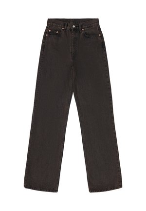 Jeans in denim scuro con una silhouette a gamba larga, cinque tasche e accessori in rame. La texture del tessuto è morbida con una leggera lucentezza.