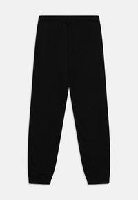 Juodi treningai, pagaminti iš minkštos medžiagos, su elastingu juosmeniu ir surinktomis rankovėmis. Paprastas dizainas be matomų raštų ar akcentų.