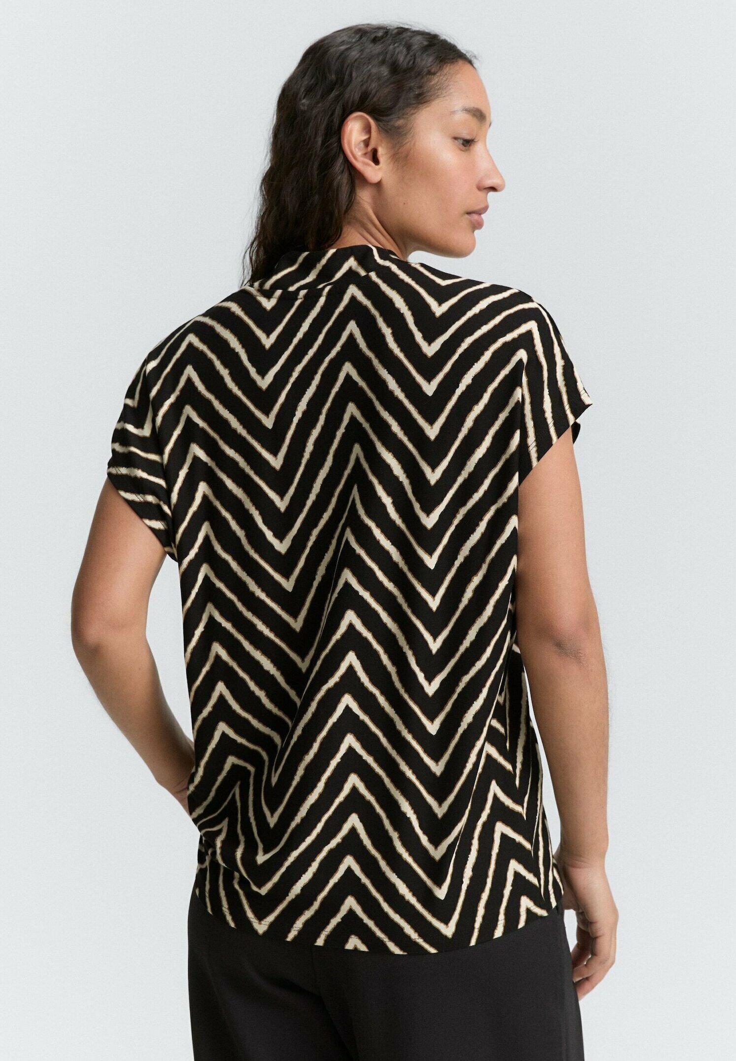 TOM TAILOR Damen T-Shirt Mit V-Ausschnitt – Regular Fit, Aus Weichem Jersey (nachhaltige BE PART-Kollektion)