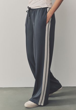 - Spodnie treningowe