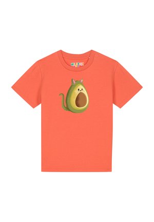 Koraalkleurig T-shirt met korte mouwen van katoen, met een groene avocado-thema grafiek met kattenoren en een lachend gezicht.