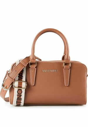 Sac à main Valentino marron avec double poignée et une bandoulière beige réglable portant la marque Valentino en noir.