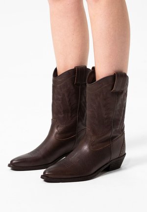 sacha Cowboy/biker ankle boot - brown