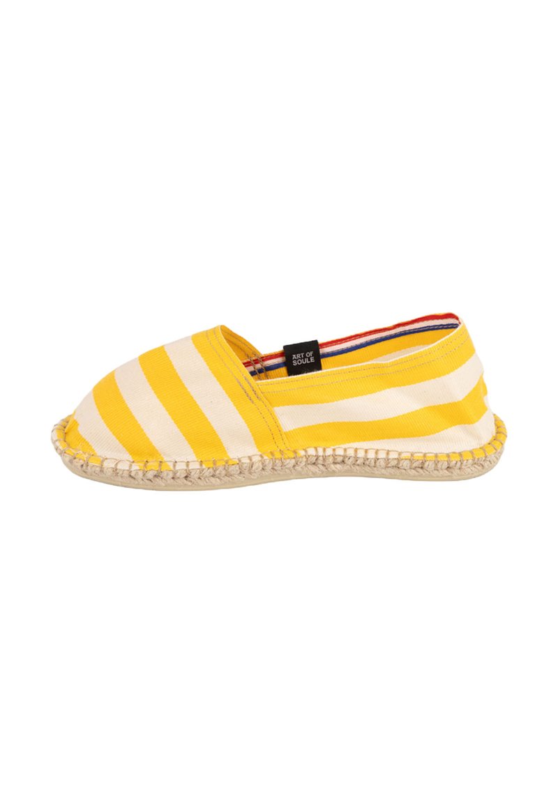Espadrille slip-on à rayures jaunes et blanches avec semelle en jute tressé et doublure intérieure multicolore, étiquetée "ART OF SOULE".