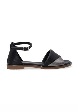Schwarze Leder-Sandale mit metallisch silberner Zehenakzentuierung. Verstellbarer Knöchelriemen, flache Sohle, offene Zehenpartie, glatte Textur, minimalistischer Stil.