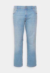 Blugi din denim de un albastru deschis, cu un design drept, talie medie, stil cu cinci buzunare și o ușoară decolorare pentru un aspect uzat.