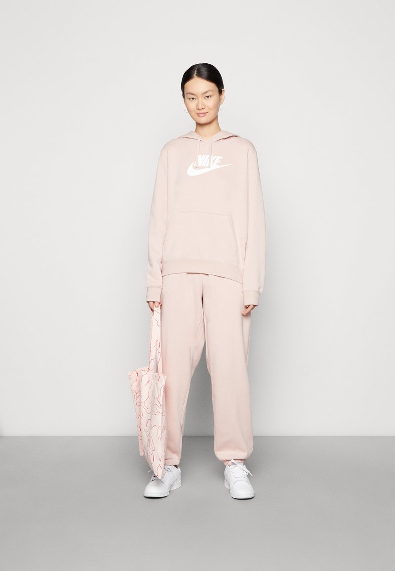 Damen Sweatshirts | Nike Sportswear CLUB Sweatshirt pink oxford/white/rosa - KR43012 Damen Sweatshirts | Nike Sportswear CLUB Sweatshirt pink oxford/white/rosa - KR43012