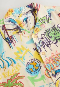Next SHORT SLEEVE PRINTED REGULAR FIT - Skjorter - ecru graffitti