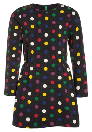 Dunkelgraues Kinderkleid mit langen Ärmeln und geraffter Taille, bedeckt mit gleichmäßig verteilten großen mehrfarbigen Tupfen in Rot, Gelb, Grün, Blau, Lila und Weiß.