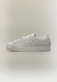 Δεν επιλέχθηκε, crystal white/crystal white/ftwr white