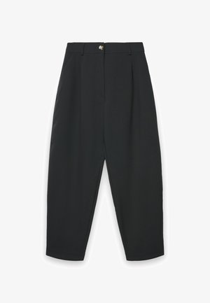 Pantaloni neri a vita alta con gamba affusolata, passanti per cintura, tasche laterali e vita con bottone.