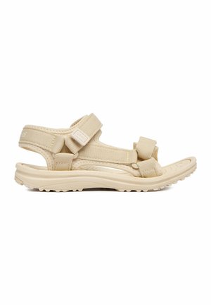Beige Sandale mit offenem Zehenbereich, verstellbaren Riemen und gepolsterter Sohle, entworfen für Komfort und den Einsatz im Freien.