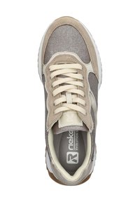 Sportschoen met een grijze canvas bovenkant, beige suède accenten, crèmekleurige veters en een gestructureerde binnenzool. Beschikt over een rubberen zool met een bruine accenten.