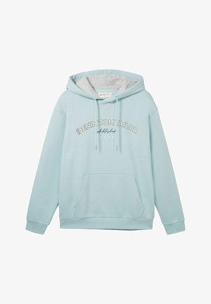 Felpa leggera di colore azzurro con fodera interna grigia, tasca frontale, cappuccio con cordino e design testuale "DENIM TOM TAILOR" sopra la tasca.