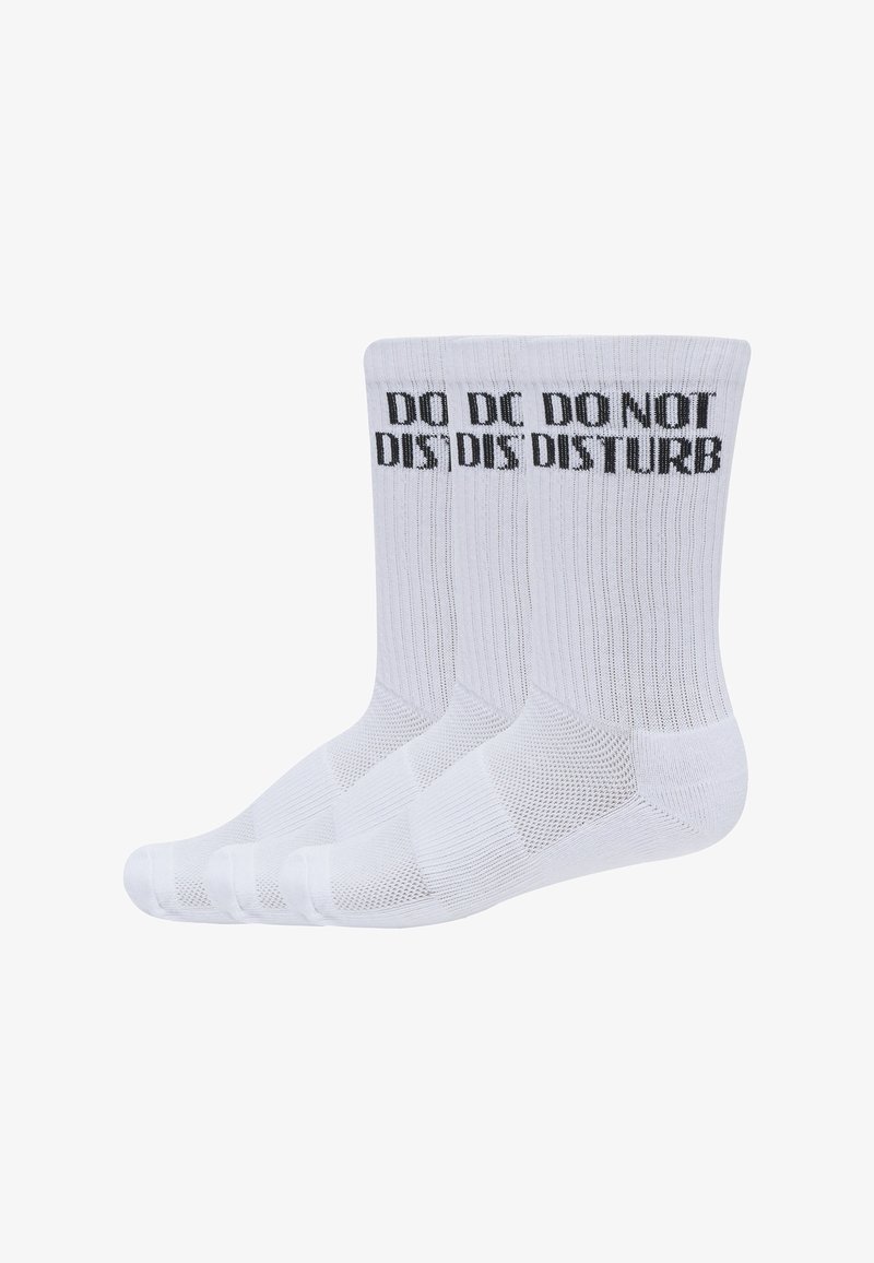 Weiße Sneakersocken mit schwarzem "BITTE NICHT STÖREN"-Text, oben eingestrickt, auf weißem Hintergrund in gestapelter Anordnung dargestellt.