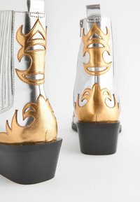Next REGULAR FIT - Cowboy/motoros bokacsizma - metallic