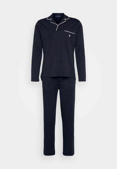 Jūras spēku pidžamu komplekts ar garām piedurknēm, apkakli, kabatu un baltu apdari, pārī ar atbilstošām taisnām biksēm. Kokvilnas materiāls.