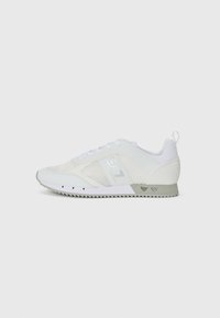 Unselected, white/silver-coloured