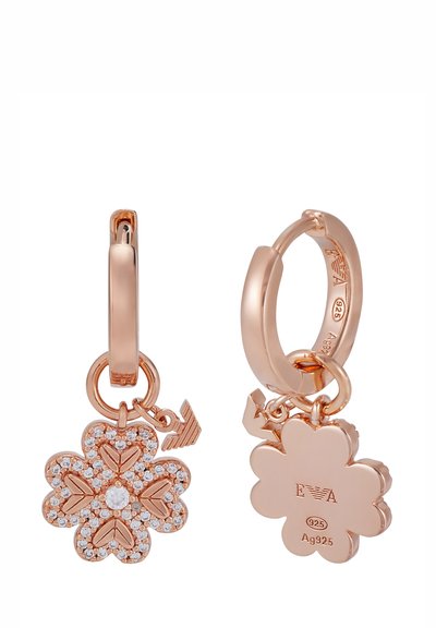 Roséguld hängörhängen med en blommig charm, som har klara kristaller i en kronbladdesign och graverade detaljer på baksidan.