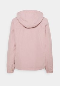 Ljusrosa huvtröja med elastiska ärmar och rak skärning. Materialet verkar mjukt och lätt, lämpligt för avslappnad användning.