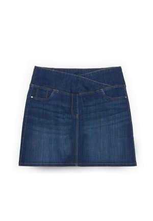 Gonna di jeans blu scuro con cinturino strutturato, tasche frontali e cuciture a contrasto. Silhouette dritta con orlo rifinito.