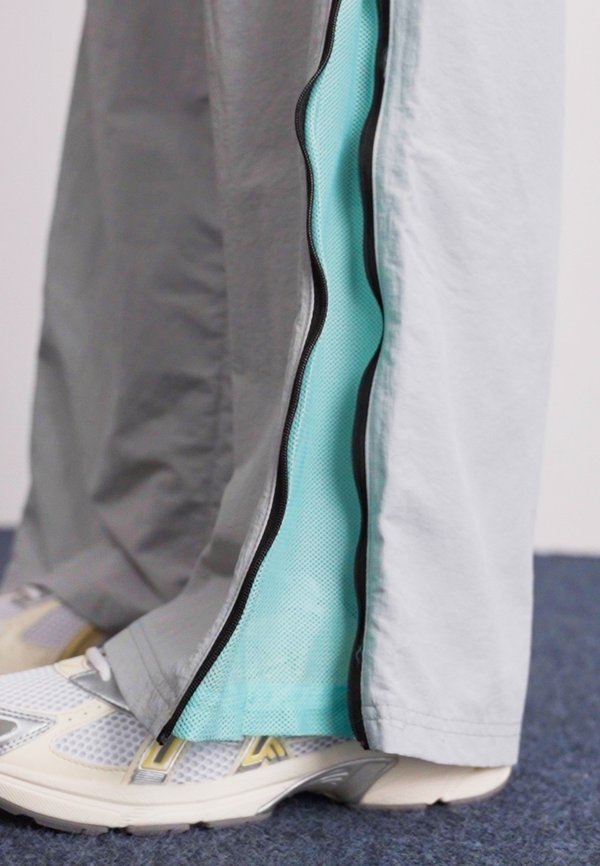 DARE TO RELAXED PANTS - Trousers - flat light gray2