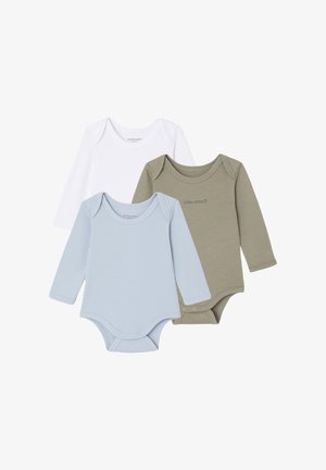 Three long-sleeve baby bodysuits in white, light blue, and olive green. Ribbed texture with snaps at the bottom, featuring “avec amour” in gray on the olive.