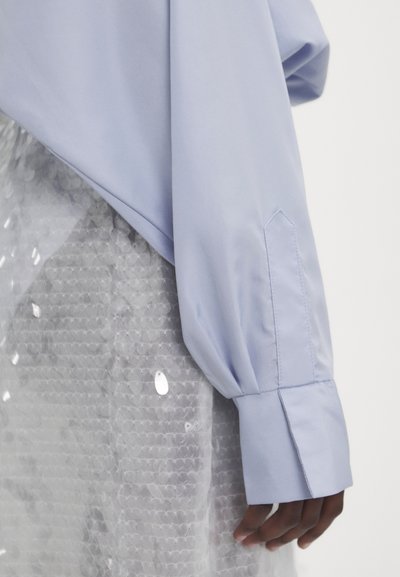 Norma Kamali SUPER OVERSIZED BOYFRIEND BODYSUIT - Blouse - misty blue