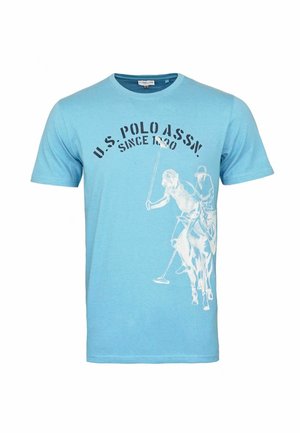 Himmelblaues T-Shirt mit kurzen Ärmeln, bedruckt mit dem Text "U.S. Polo Assn. Seit 1890" und einer weißen Grafik eines Polo-Spielers zu Pferd.