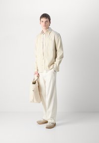 BOSS OWEN - Button down-skjorte - open white