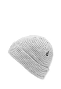 Grijze gebreide beanie met een geribbelde textuur en een opgerolde manchet. Heeft een klein zwart logo op de zijkant.