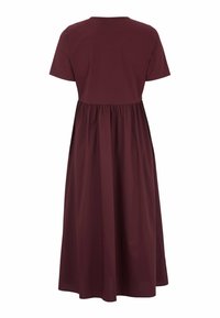 Burgundy midi-mekko, joka on valmistettu pehmeästä puuvillasta. Mekossa on pyöreä kaula-aukko, lyhyet hihat ja kerätty vyötärö, mikä luo hulmuavan hameen muotoilun.