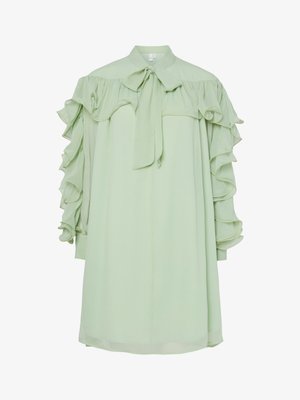 Lys grønn midi-kjole med volanger på lange ermer og en knyttet sløyfe-krage, med en løs og flytende passform.