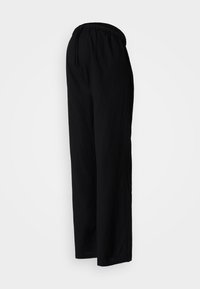 Svart, vida byxor i lätt material med elastisk midja. Slät textur, inga synliga mönster eller detaljer.