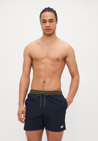Tommy Hilfiger HERITAGE MEDIUM DRAWSTRING - Shorts da mare - desert sky
