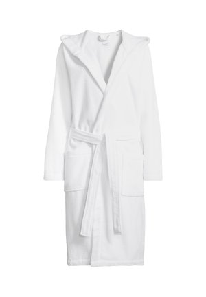 Accappatoio bianco con cappuccio, maniche lunghe, due tasche frontali e cintura da annodare, esposto su uno sfondo neutro.