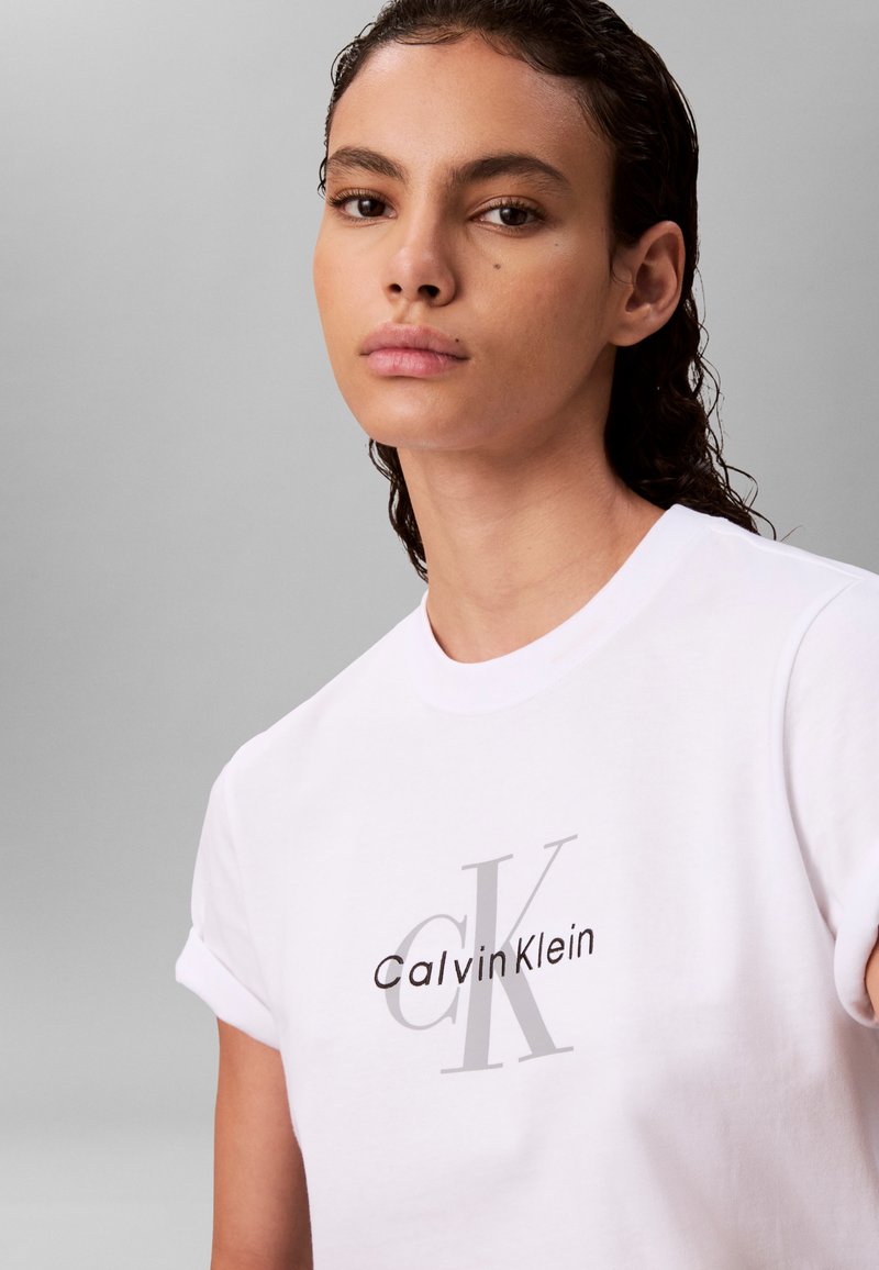 Calvin Klein Jeans HERO CLASSIC MONOLOGO - Triko s potiskem - brilliant white