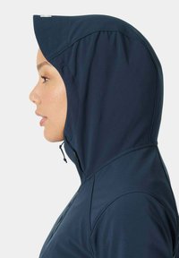 Marineblaue Kapuzenjacke mit tailliertem Design, aus glattem, dehnbarem Material gefertigt. Verfügt über eine geraffte Kapuze mit einer Zugregelung für einen sicheren Sitz.