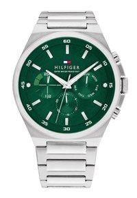 Montre en acier inoxydable argenté avec un cadran texturé vert foncé, de grands marquages horaires blancs et trois sous-cadrans pour les fonctions de date et d'heure.