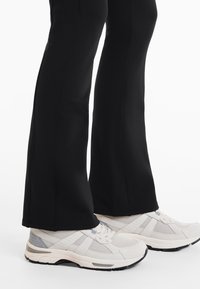 OYSHO HIGH RISE WARM FLARE - Donji dijelovi trenirke - black