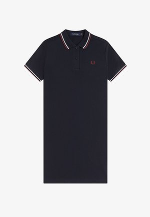Vestito polo blu scuro con maniche corte, pattina con due bottoni, colletto a righe e polsini delle maniche, e piccolo logo alloro ricamato rosso sul petto.