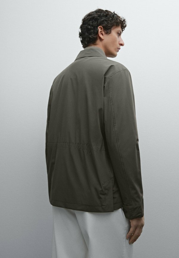 STRETCH WITH POCKET DETAILS - Summer jacket3